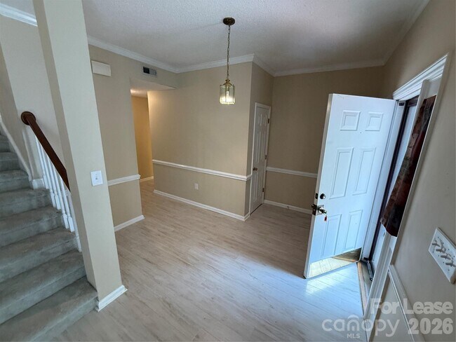 Building Photo - 9423 Fairmead Dr