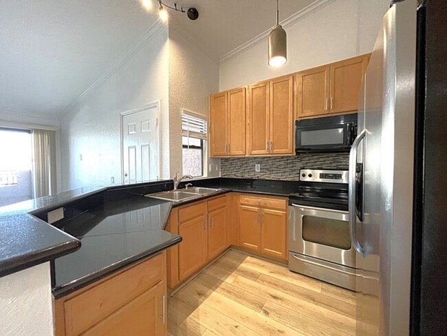 Building Photo - AVAILABLE NOW! 2 Bed 2 Bath Condo in Bermuda Dunes!