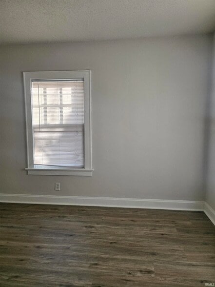 Building Photo - 216 S Grand Ave