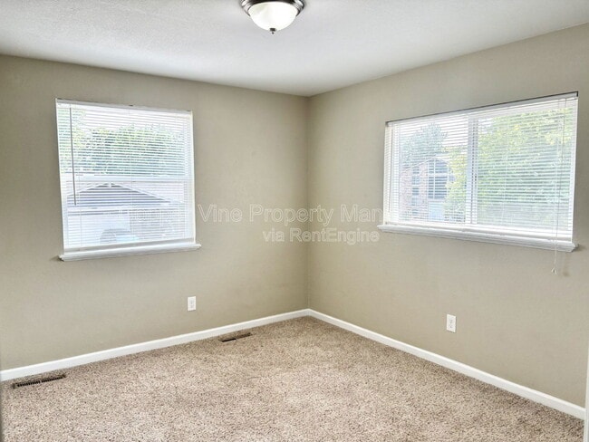 Building Photo - 9319 W 92nd Ave