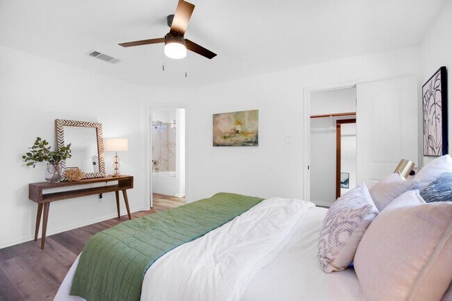 Building Photo - 2203 Lexfield Ln