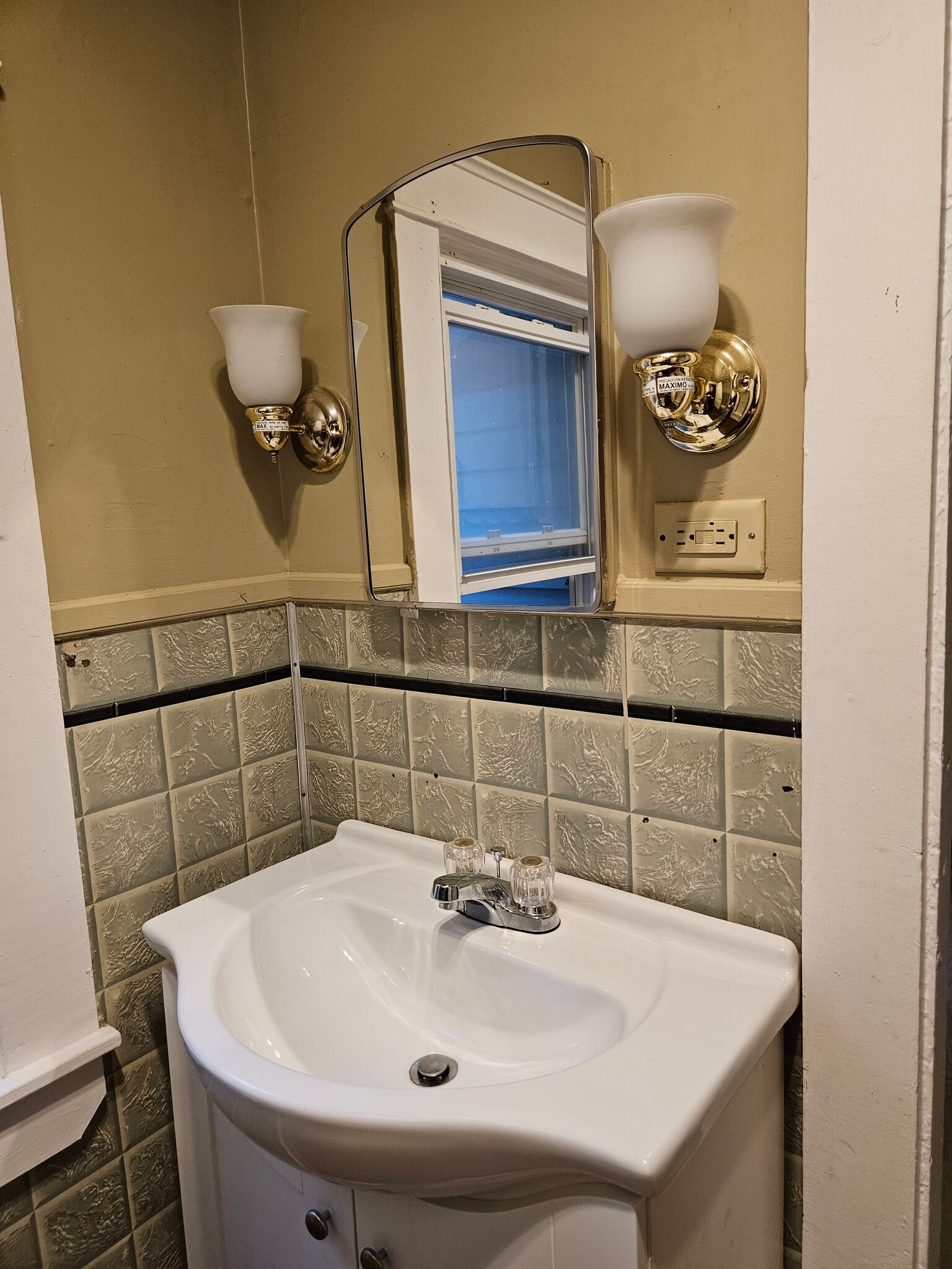 Building Photo - 3 King Ct