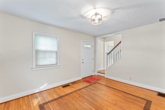 Building Photo - Beautiful renovated home in Schnitzelburg