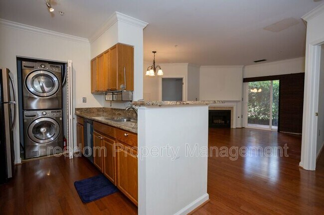 Building Photo - 2204 Westcourt Ln