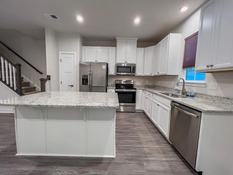 Building Photo - 307 Grand Palm Ln