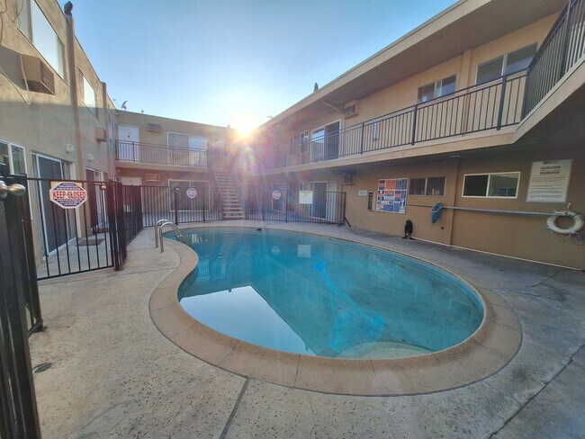 Building Photo - 6845 Hazeltine Ave