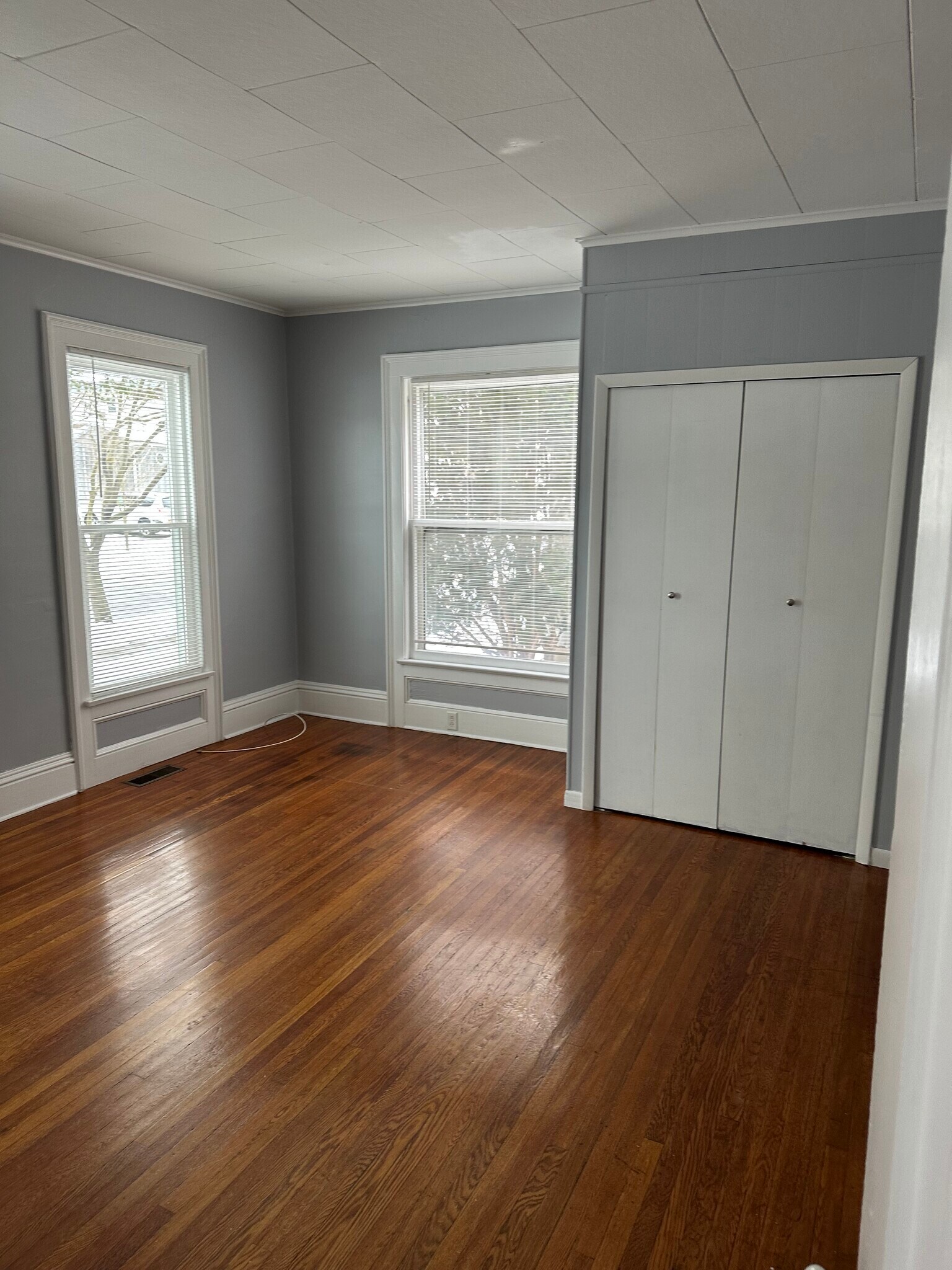 Building Photo - 144 Chapin St