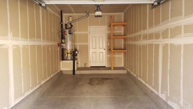 Building Photo - ONLY $2,250 PER MONTH FOR THIS SPACEIOUS 2 BEDROOM, 2 BATHROOM CONDO WITH GARAGE IN THE DAMONTE R...