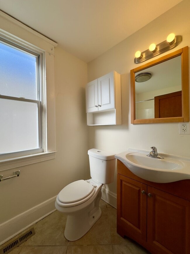 Building Photo - Fantastic 3-Bedroom Overlea Home with Open-Floor Plan!