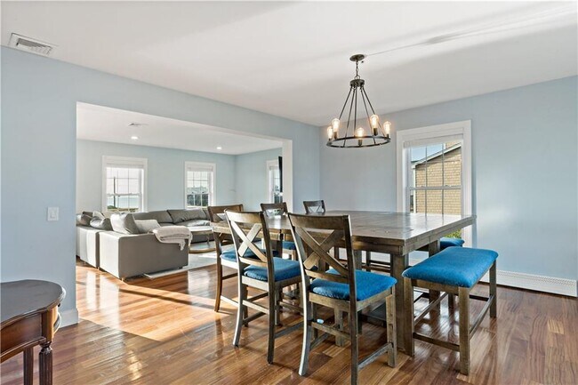 Building Photo - 11 Defelice Rd