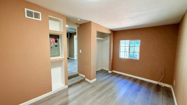 Building Photo - 370 Las Flores Dr