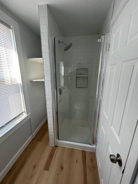 Building Photo - 11 Groton Pl
