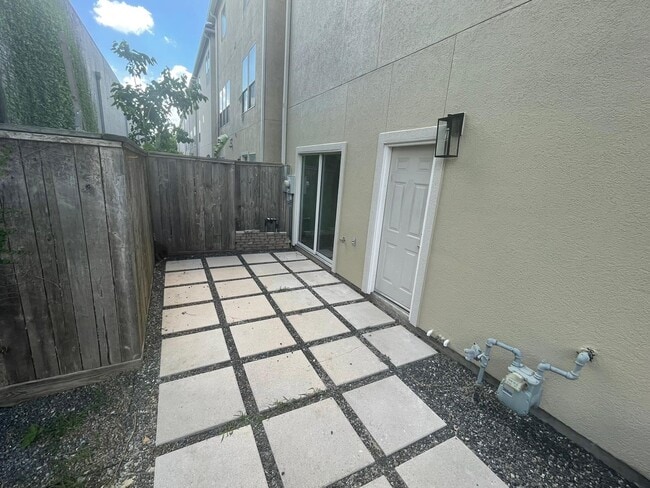 Building Photo - 7123 Windwater Pkwy S