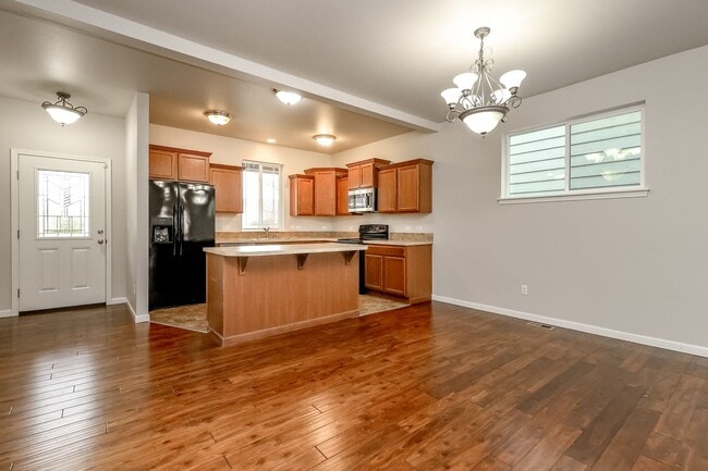 Building Photo - Beautiful Lacey Home with new paint and carpet in Popular Edgewater Community