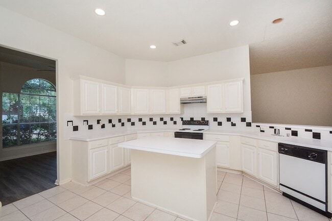 Building Photo - 918 Tennyson Dr