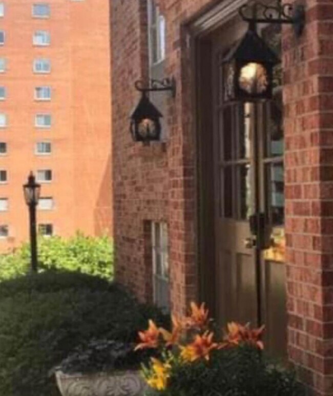 Building Photo - 4732 Belleview Ave