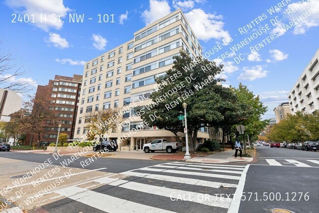 Building Photo - Stunning 2Bd/1Bth condo nestled in the hea...