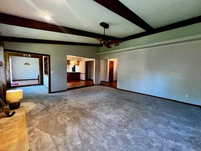 Building Photo - 320 Columbus Cir