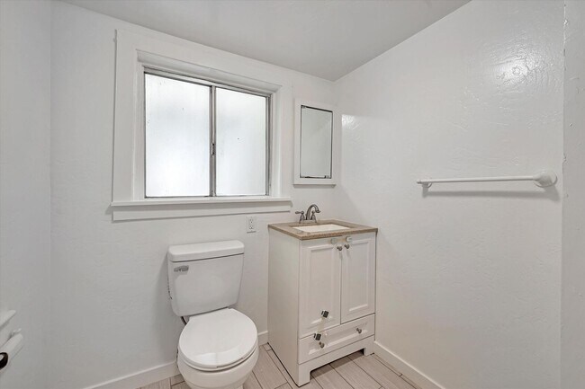 Building Photo - 12th Ave 1340-1342