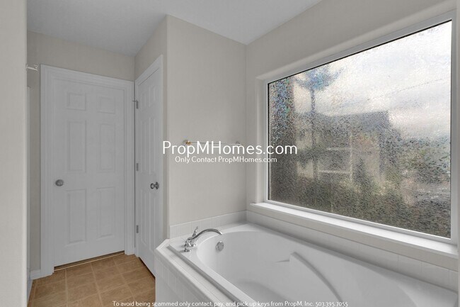 Building Photo - Three-Bedroom Loft-Style Home near Progress Ridge in Beaverton!