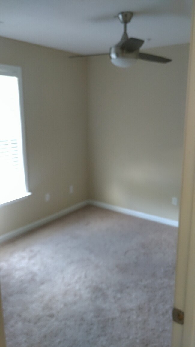 Building Photo - 16210 Stone Ridge Pkwy