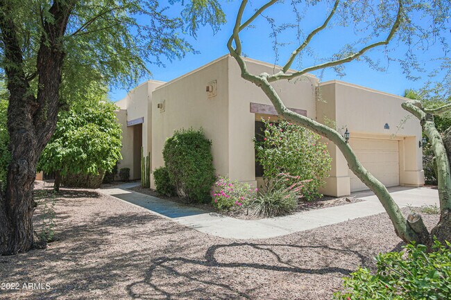 Building Photo - 4639 N Clear Creek Dr