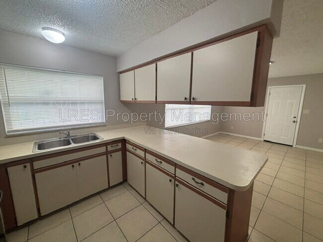 Building Photo - 1020 S Bay Ave