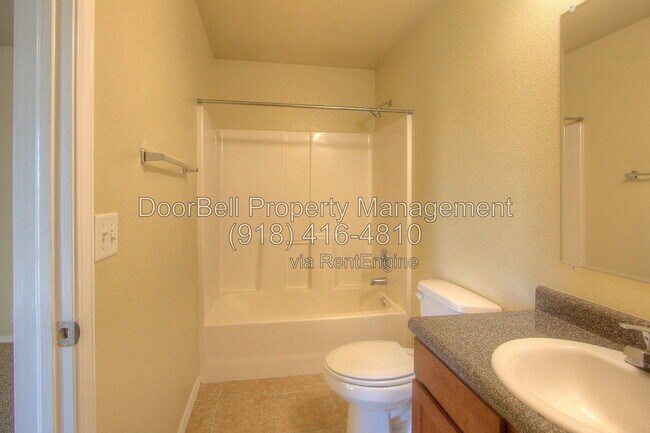 Building Photo - 5807 N 34th St