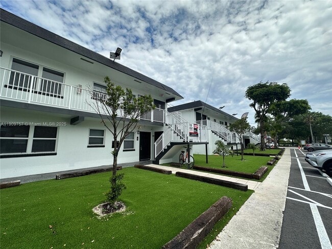 Building Photo - 3616 NE 11th Ave