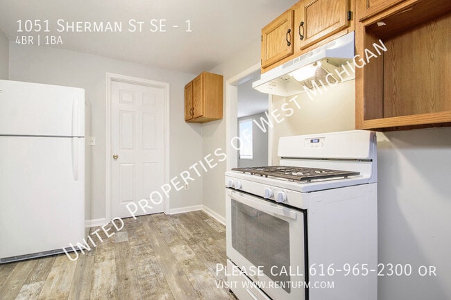 Building Photo - Available Now | 4 Bedroom 1 Bath Lower Lev...