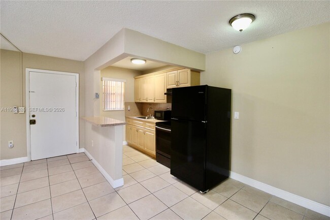 Building Photo - 2290 NW N River Dr