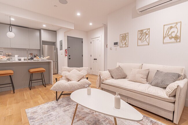 Building Photo - 248 Schaefer St