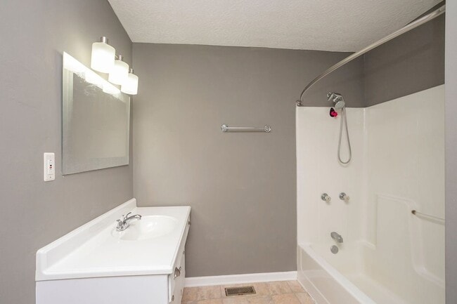 Building Photo - 302 Jackson Ave