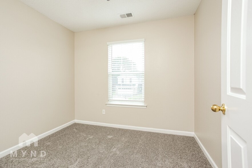 Building Photo - 7322 Green Ash Dr