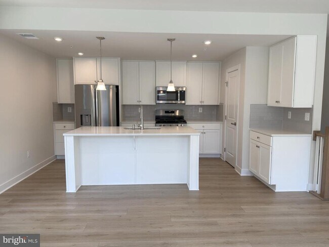 Building Photo - 14441 Albemarle Point Pl