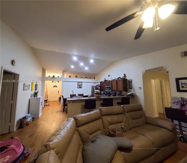 Building Photo - 1834 SW Gemini Ln