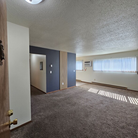 Entry - 530 5th St E