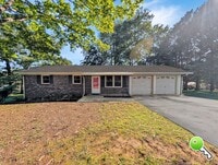 Building Photo - Charming Easley Home with Fenced Yard, Sunroom & Walkable To The YMCA!