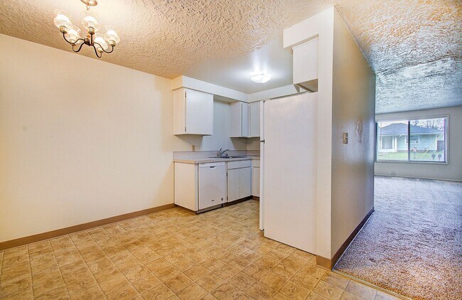 Building Photo - Gladson 3802