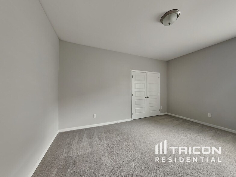 Building Photo - 1012 Cyril Dr