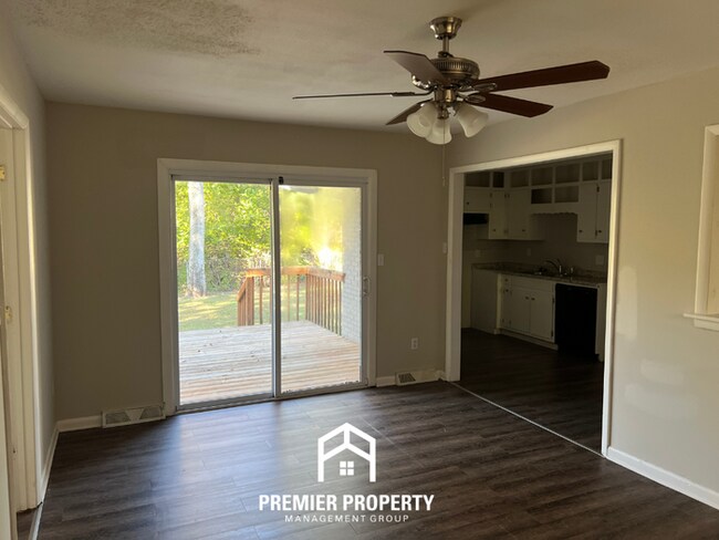 Building Photo - 2322 Rodgers Dr NE