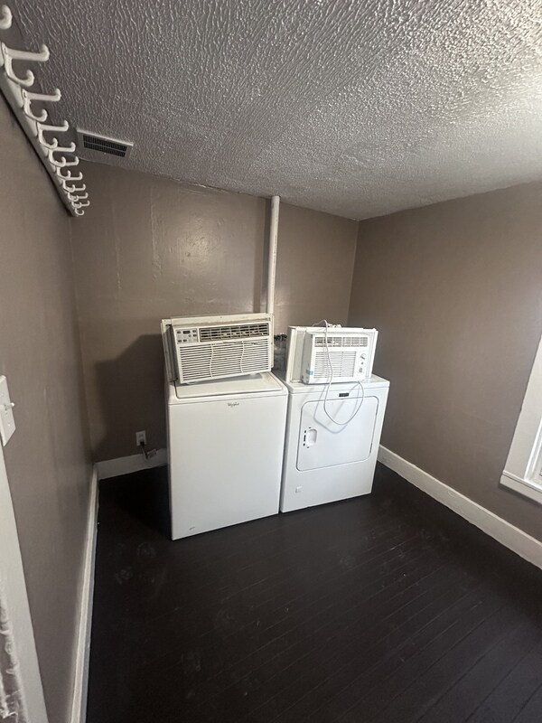 Building Photo - 2114 W 40th St