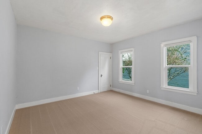 Building Photo - 404 Pioneer Ave E