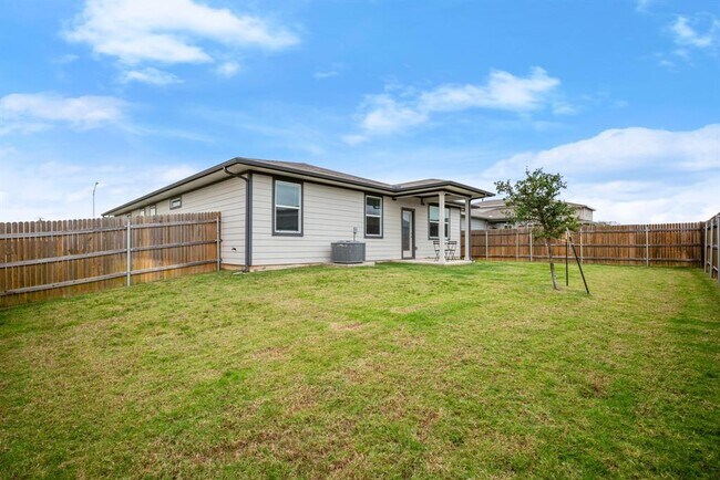 Building Photo - 3024 Egan Dr