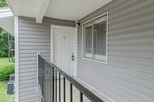 Building Photo - 1700 14th Ave E