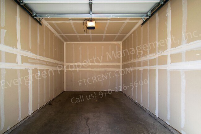 Building Photo - 2715 Iowa Dr