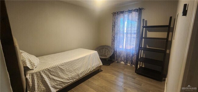 Building Photo - 11 Keystone St