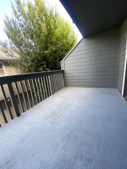 Deck off living/dining room - 443 Willow Ave