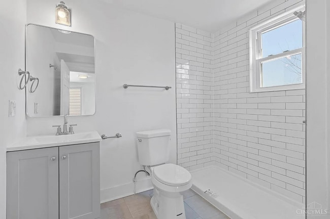 Building Photo - Newly renovated! Available now!!!