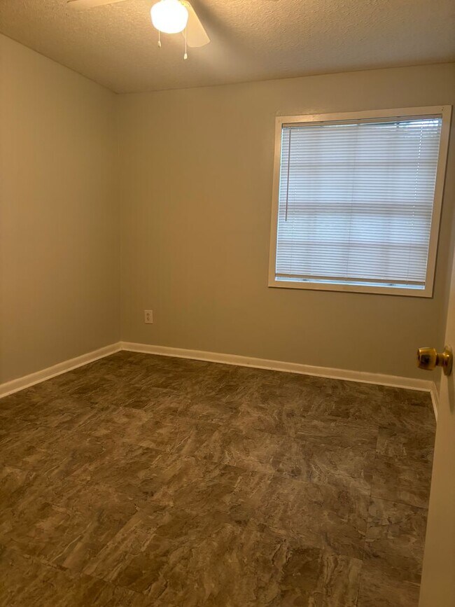 Building Photo - 3160 Bienville Dr